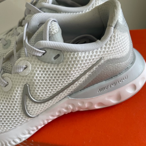 Nike renew light worn … - Picture 6 of 8